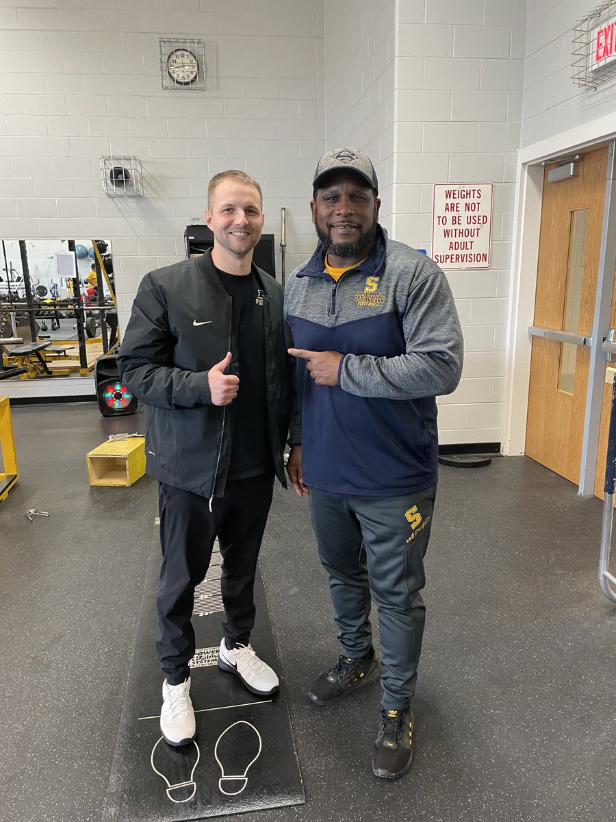 moedouglass7_sr's tweet photo. Thanks Coach Grant O’Brien for stopping by to see our Wildcats this afternoon!

#CatPride🙏🏾💪🏾💛💙
@CoachOB_Purdue
@BoilerFootball https://t.co/kmPfvXXzOx