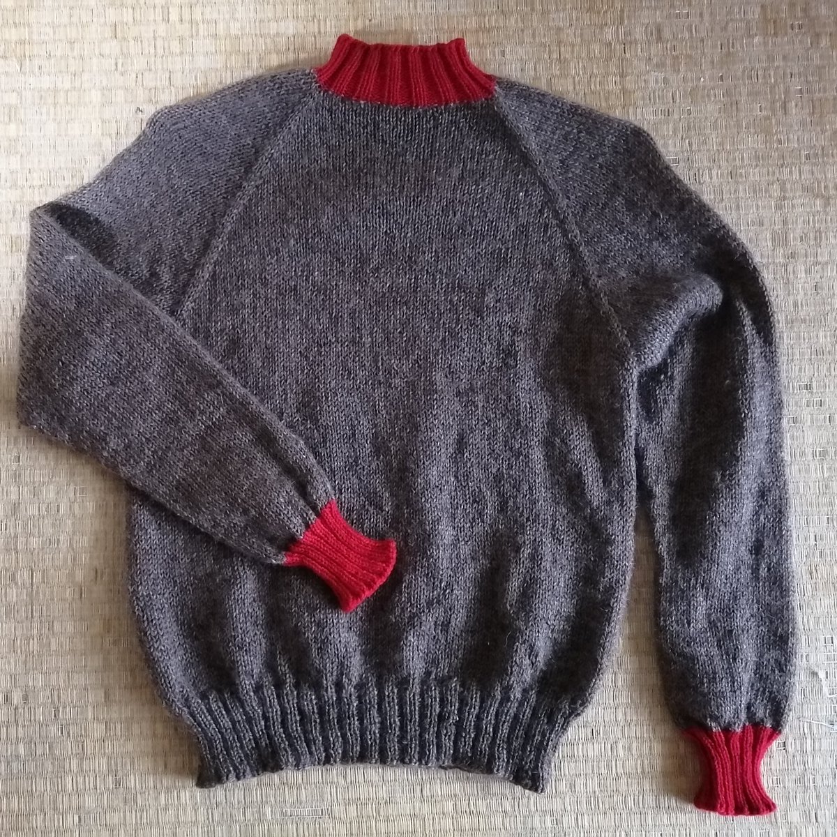 射命丸文 「ガチの防寒用部屋着で作ってるので色合わせが終わりになってるセーター 」|lincoのイラスト