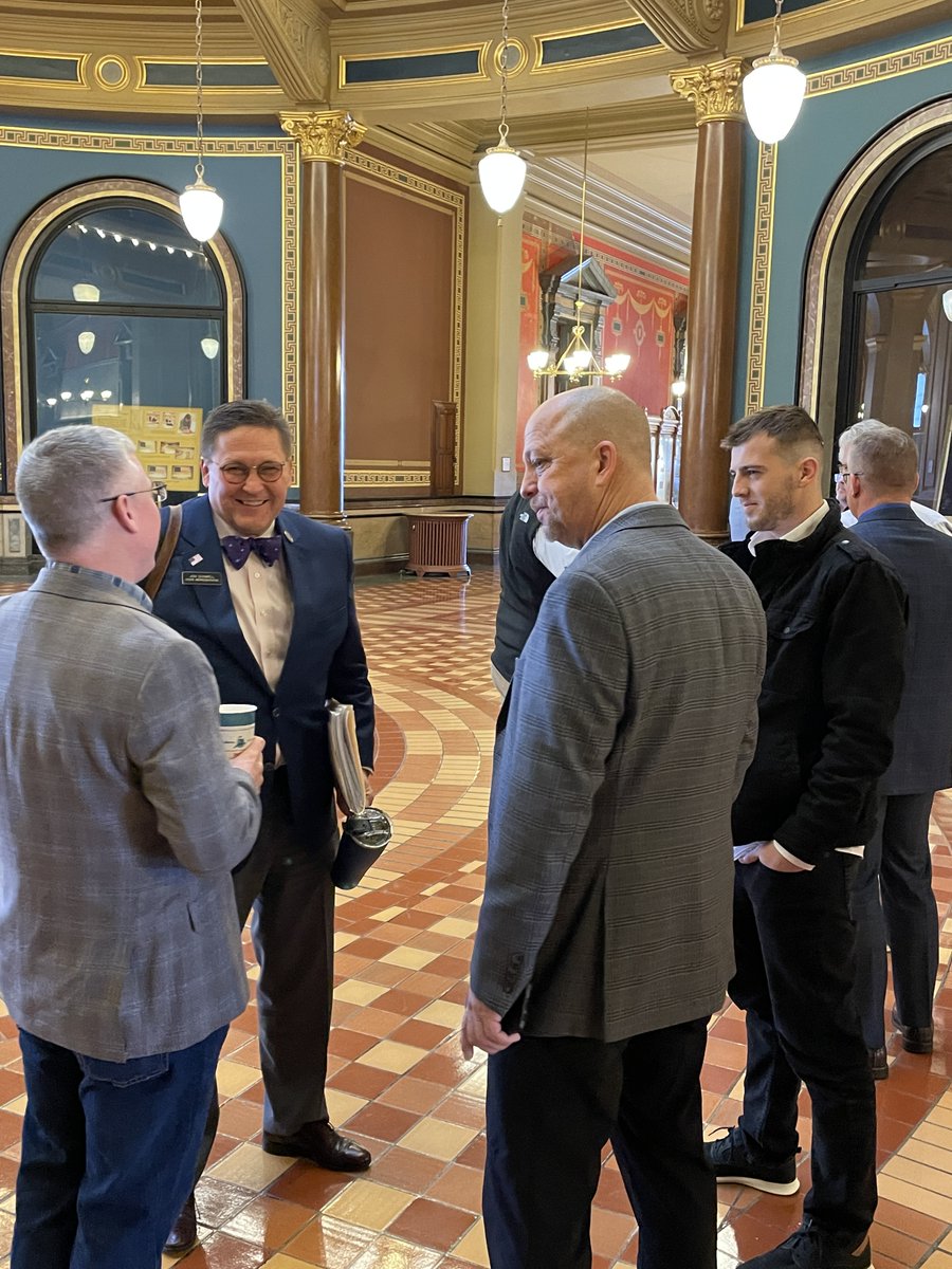 iowasolarenergy's tweet photo. Thank you Iowa legislators for stopping by our table for "Solar Day at the Capitol" and learning more about Virtual Net Metering, which can enable more farmers, businesses, communities and homeowners to leverage the power of the sun.
#iowasolar #ialegis https://t.co/3W9lkLWKXL