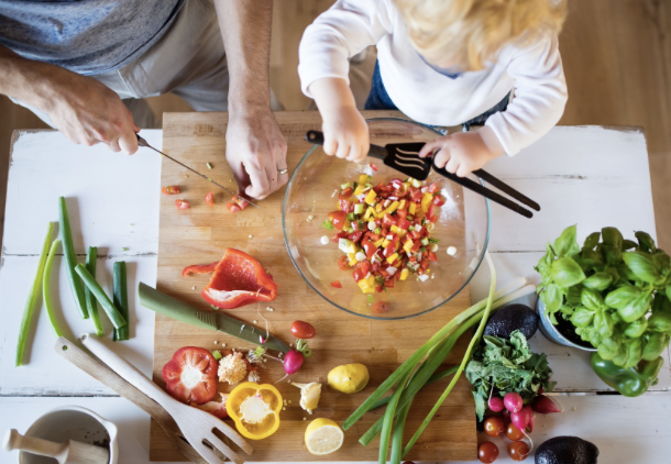 Getzwell_SF's tweet photo. When it comes to staying healthy, one common sense practice that works is eating a "rainbow" of healthy foods. 
🌶️🌱���🫑🍎🥒🥕
Get a "rainbow" salad recipe from San Francisco pediatrician Dr. Julia Getzelman. https://t.co/m1QNmTxWZ1

📞 415-463-4255 https://t.co/y6hV3lJb1Y