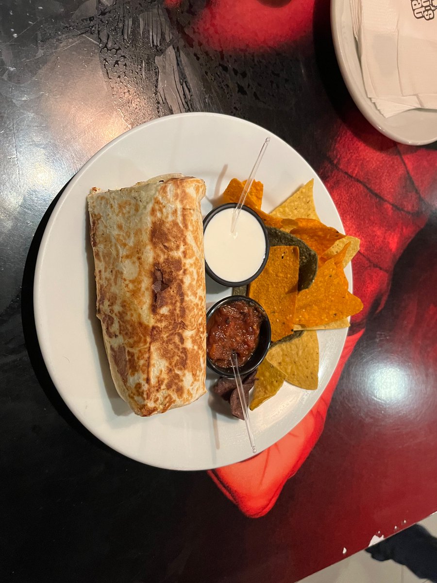 BeeboiiLive's tweet photo. Mexican restaurant https://t.co/IJuWeiG8Zp
