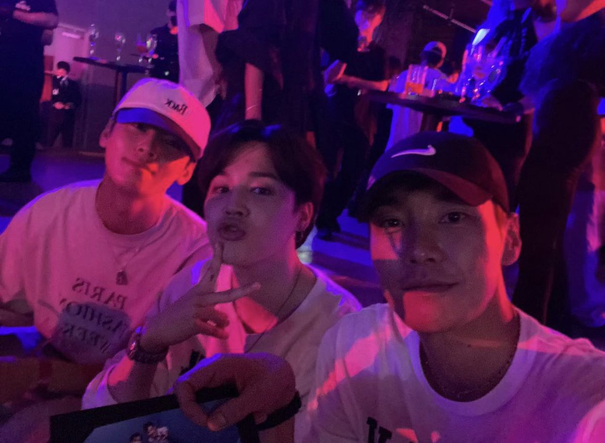 Jimims13's tweet photo. Jimins bestie 김영광 (Kim Young Kwang) is also going to be at the Dior show!! Jimin will be with his besties Kim Young Kwang, Cha Eun Woo, and Jung Hae In 💛🔥 Jimin out here living his best life 🔥 unbothered King!! #JIMINxDIOR DIOR GLOBAL AMBASSADOR JIMIN https://t.co/bXCK7XRATC