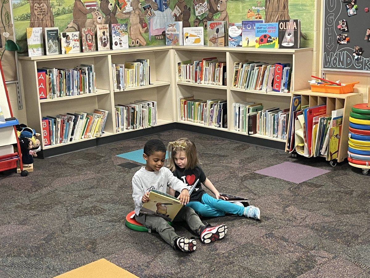 A great friend, a good book, and the story corner to yourself. 🐻💙#ItsWorthIt #ProudToBeABear