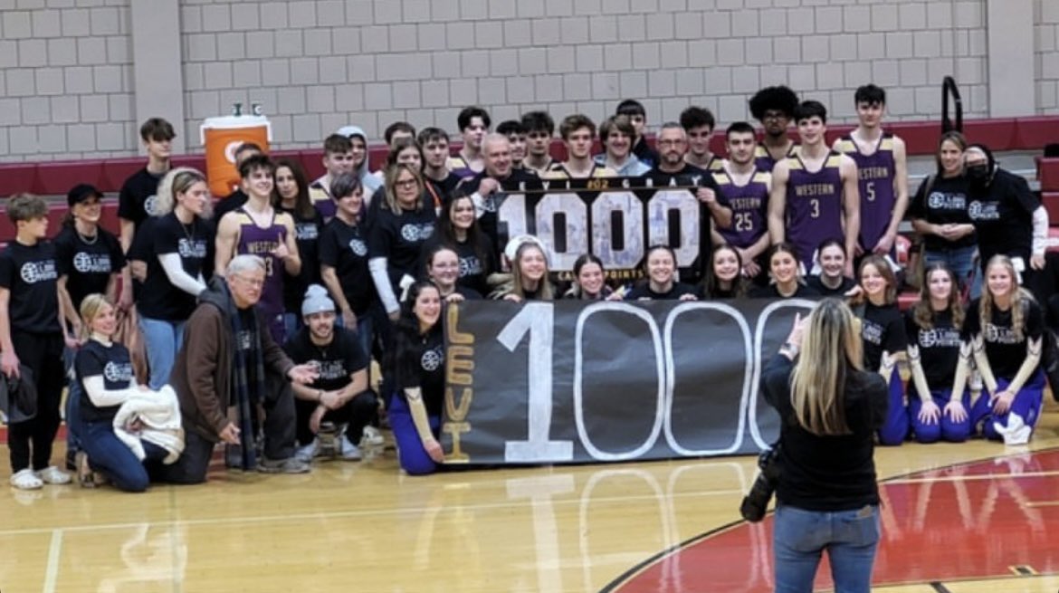 StrickHoopsLLC's tweet photo. Special Buckets and a Dub last night!! In his team’s win, 2023 @levi89906505 had 27 points and eclipsed the 1,000 point mark for his career🔥 Congrats on joining the #1kClub Levi!! #ATTACK #GetBuckets #StrickHoopsFam https://t.co/OVd7nWD0dB
