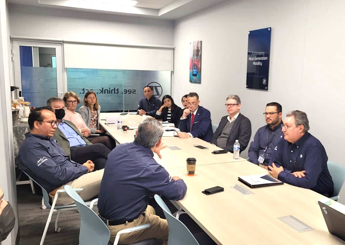AlemaniaMexi's tweet photo. ZF Group empresa 🇩🇪 líder del sector automotriz que crea más empleos en 🇲🇽 con 25.000 empleados en sus 16 plantas. 
Hoy, el Embajador Dold tuvo la oportunidad de visitar el @ZF_Group en #Monterrey. Con grandes inversiones, transita hacia la electromovilidad y conducción autónoma. https://t.co/bgLxjPaMEp