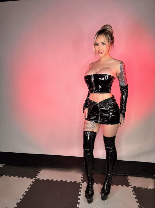 RT if you’d like to join my dungeon? https://t.co/fdx49Xrn28