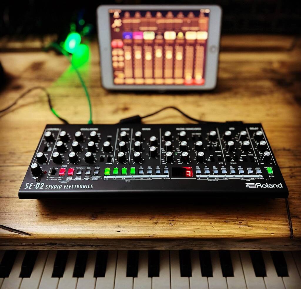 jdcrouch1972's tweet image. Always room for a small one but micro USB grrrrr @ #roland #se02 #studioelectronics #monosynth #homestudio instagr.am/p/Cnm8nvgoBKF/