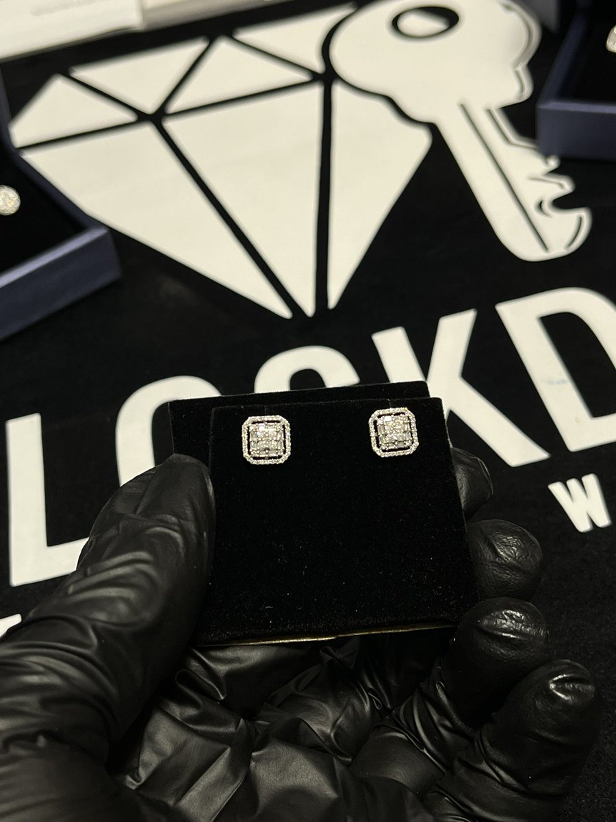 icelockdown's tweet photo. Vvs diamond earrings available for pickup. Dm for price. 

Please share my customer might be on your page @_kennyblaze1391 @rutie_xx @DanielRegha https://t.co/w21a82esUV