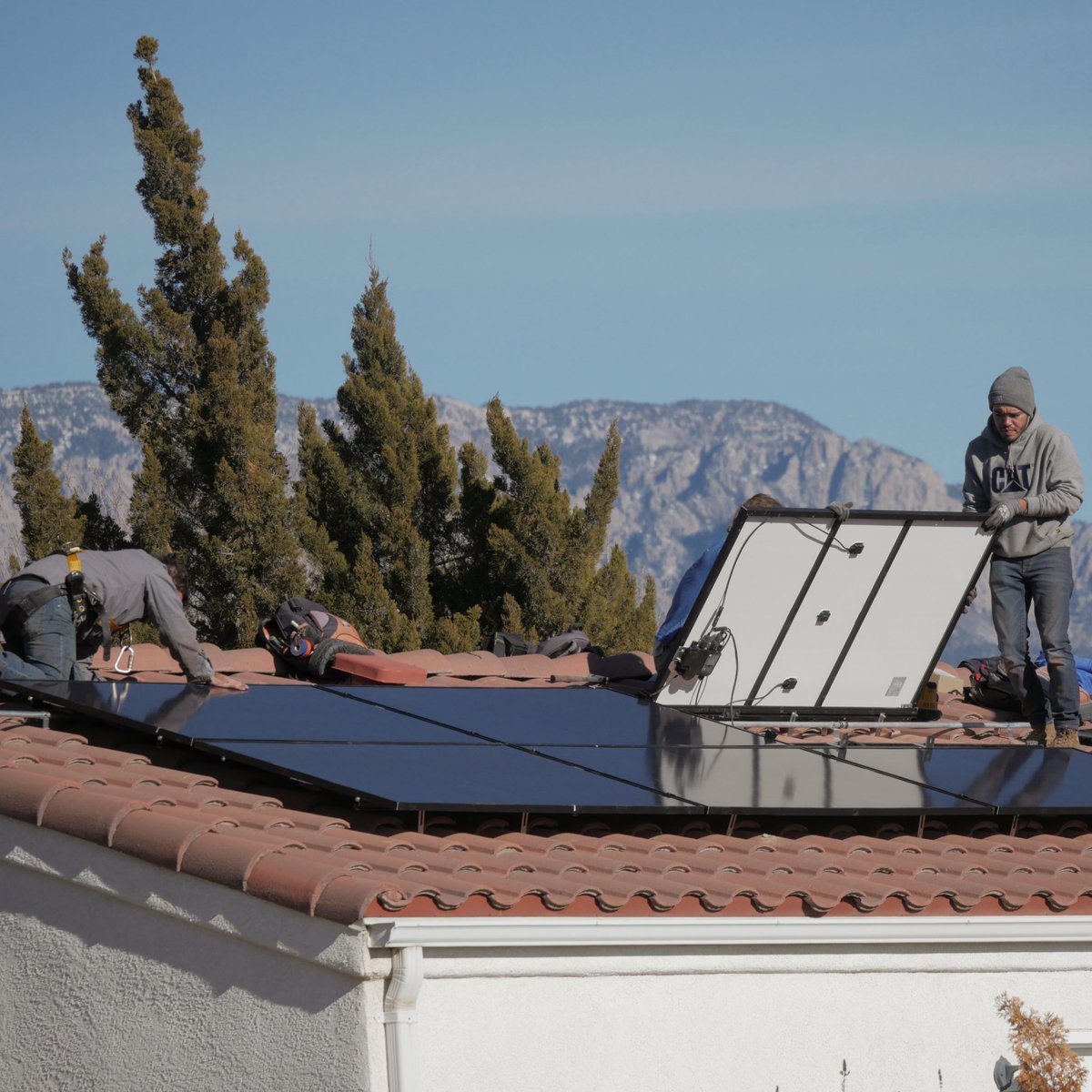 PositiveESolar's tweet photo. When asked about the motivation to go solar, 26% of our customers go #solar to save money and protect against rate increases, 58% choose solar for the #environment, and 16% enjoy having energy independence & resiliency. All are great reasons to go solar & #GeneratePositiveEnergy! https://t.co/eTOsckkCkr