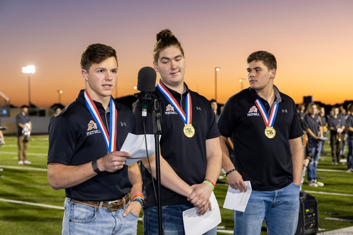 AledoISD's tweet photo. We had a great time last night celebrating the Bearcats' record-extending 11th state football championship w/our community!👏

Look through + download pictures from last night's event here: https://t.co/JmZ0SAHpvj

#w11n #fu11throttle #allinaledo #growinggreatness @AledoAthletics https://t.co/Re3vDSlrS2