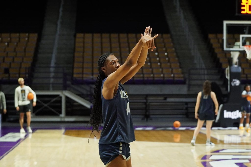uncgwbb's tweet photo. Shooters shoot 🎯 #GAMEDAY 

#letsgoG https://t.co/p4jkDACcTz