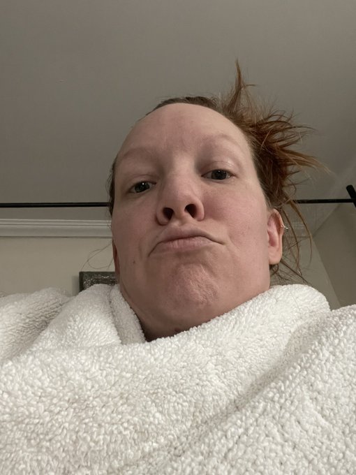 Him: &ldquo;If you knew how hot you are you&rsquo;d probably leave me.&rdquo; How hot I am: https://t.co/QlVeY2B2M9