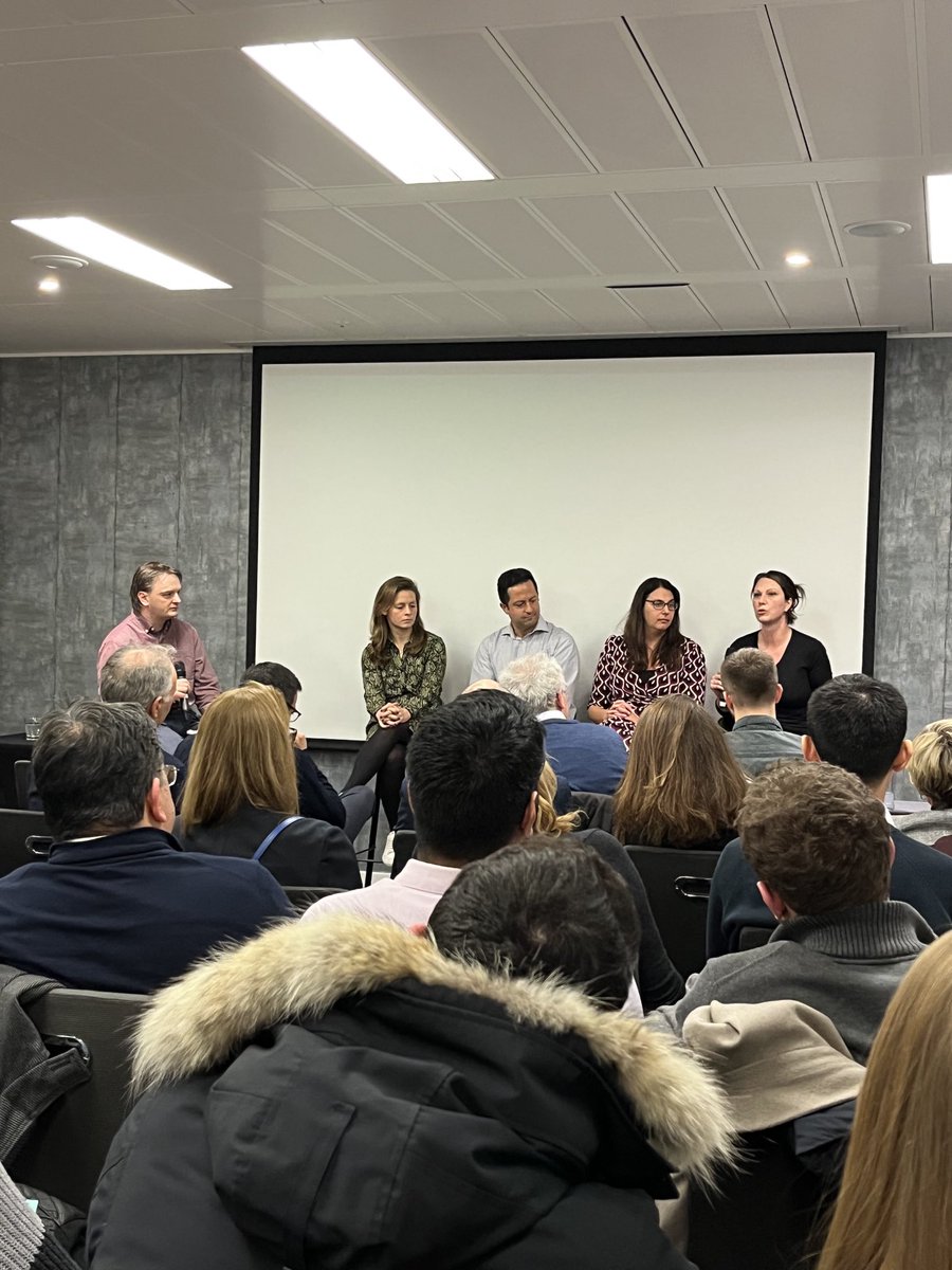 freanie's tweet photo. Great to see a full house at โฆ@StarlingBankโฉโs #BehindTheBank event in London tonight about Risk. Some great questions and brilliant answers https://t.co/6u0LoZwiLS