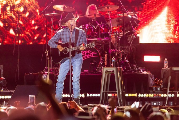 #Throwback to Kansas City last year! Were you there? 🎤 

📸: Andrew Mather