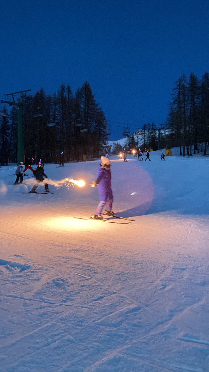 PcsAski's tweet photo. TPLT are safely down from the mountain. Ending the week on a high. All schools skiing down the mountain with their instructors this evening 👍⛷👏@TKASA_PE @WcsaSki https://t.co/iwwpZxA3Xu