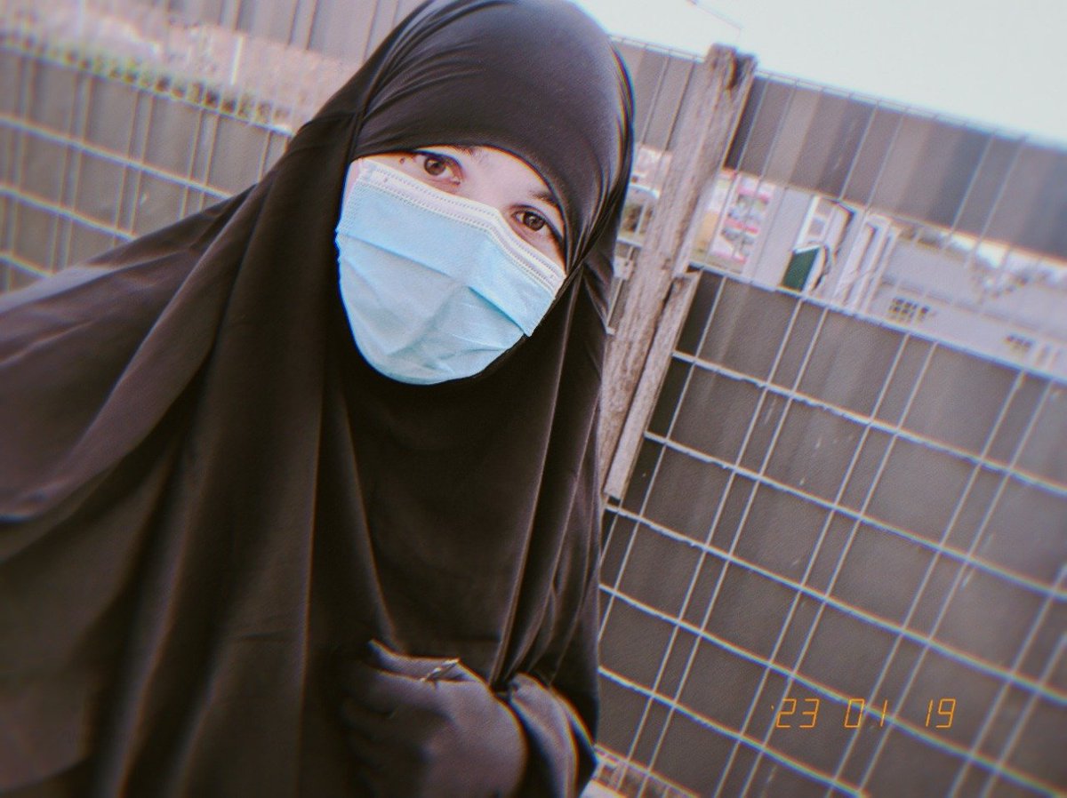 Veiled Amy tweet media