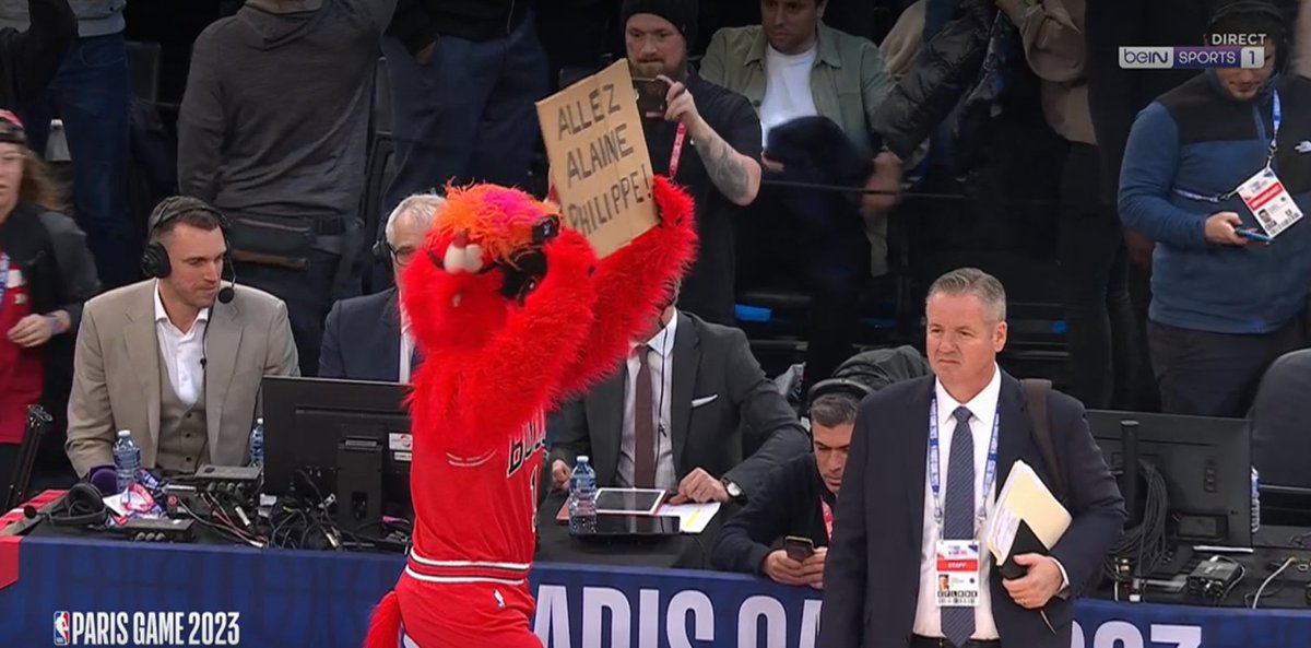 FFLose's tweet photo. CMON ALAINE PHILIPPE @chicagobulls https://t.co/BsFIOaH9dk