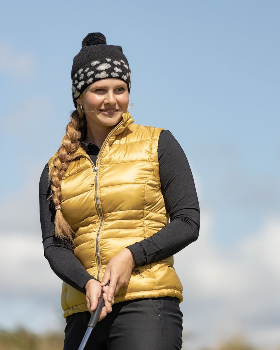 Golden Mustard EDVINA meets Optic Black ANNAMARIA, capped off with the WIOLETTA. 

Outerwear that packs a punch.

#ChervoUSA #NewArrivals #ChervoExperience #GolfTime #GolfExperience #WomensGolf