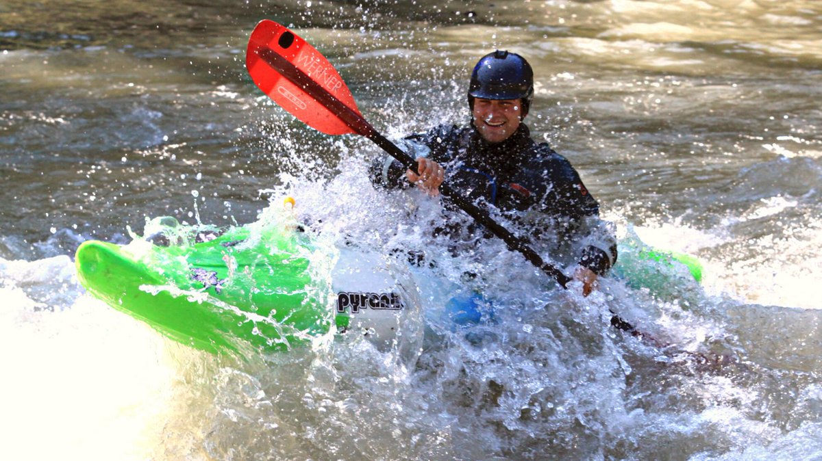 Learning to kayak and want to keep honing your skills? Our 2023 Beginner Refresher, Novice, and Intermediate kayaking courses are now live! With small course sizes, it's the perfect way to get the practice, support, and instruction you need to progress. wetplanetwhitewater.com/kayaking/essen…