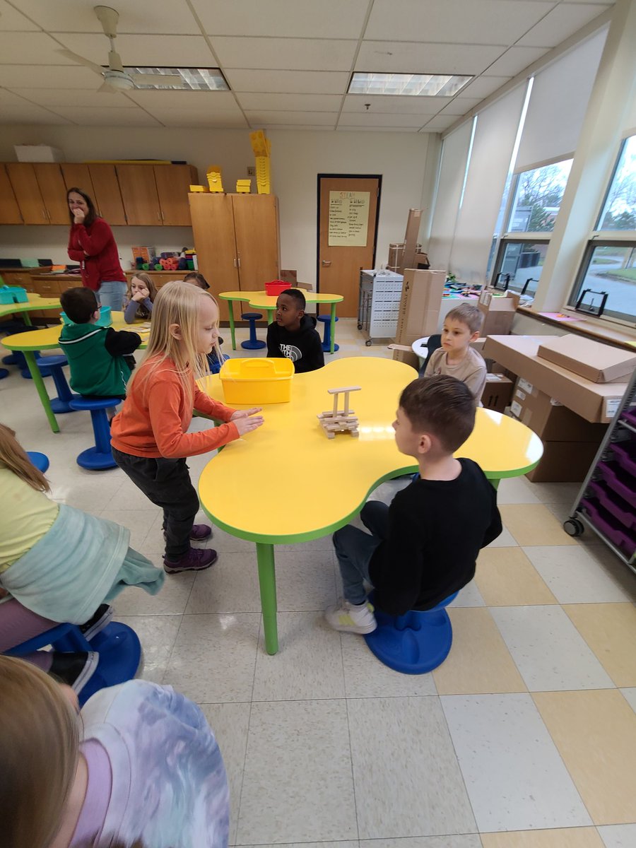 ColleenMehigan's tweet photo. 2M scientists had a blast exploring the new STEAM room today! Thank you @techcoachcooper @CPerrySTEM ! We can't wait to go back! https://t.co/jv2BMCtTx7