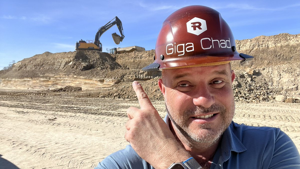chadeverett's tweet image. [ Just Wild ] 

Blown Away by @RiotPlatforms   Team.  🙌

#Construction #earthwork #gigawatt #energy #bitcoin #Texas