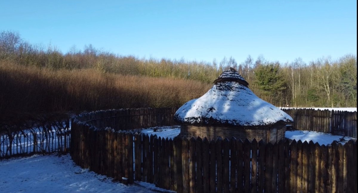 ❄️ Another beautiful snowy day at Navan Centre & Fort. ⛄️ 

🎟️ visitarmagh.com/navan

#snow #navancentrefort #armagh #visitarmagh #discoverni #embraceagiantspirit #fillyourheartwithireland