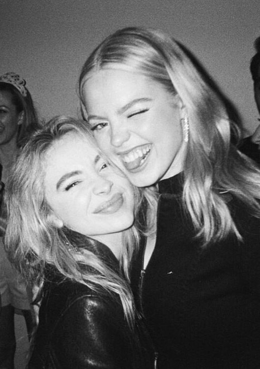 SCANews_'s tweet photo. 🎶| @SabrinaAnnLynn's "emails i can't send" &amp; "Already Over" are on @ReneeRapp's pre-show playlist today in London, UK. https://t.co/pw5BNh7DI9