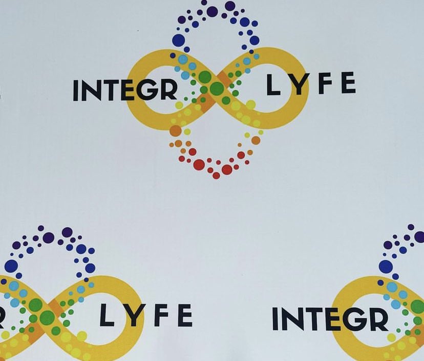 Another business highlight💫

As part of our week’s highlight of businesses that applied for the Royal Art show, we have Integr8Lyfe by @IamSayiba - a transformational life coaching business that inspires:🧵
 
/1