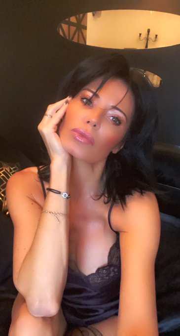 Choisis ta plate-forme &hearts;️ https://t.co/y6xniRPHEb https://t.co/YX14NQwSxw