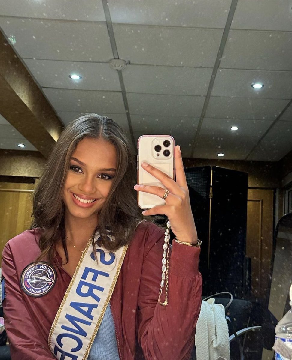 Indira Ampiot (@indiraampiotoff) on Twitter photo 