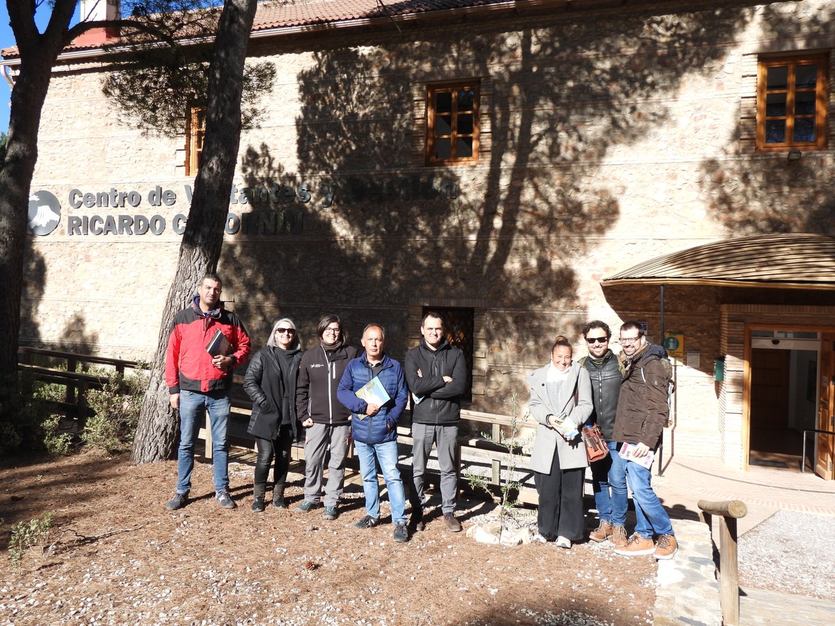 jmeco69's tweet photo. Iniciando los trabajos del estudio de "Valoracion socioeconomica del  Parque Regional Sierra Espuña".

@SierraEspunaPR  @EconomicasUMU @UPCTnoticias @UMU @Josean_zbl @Alfredo_GeoUM @Victoskyct https://t.co/GO7eDoX4Dl