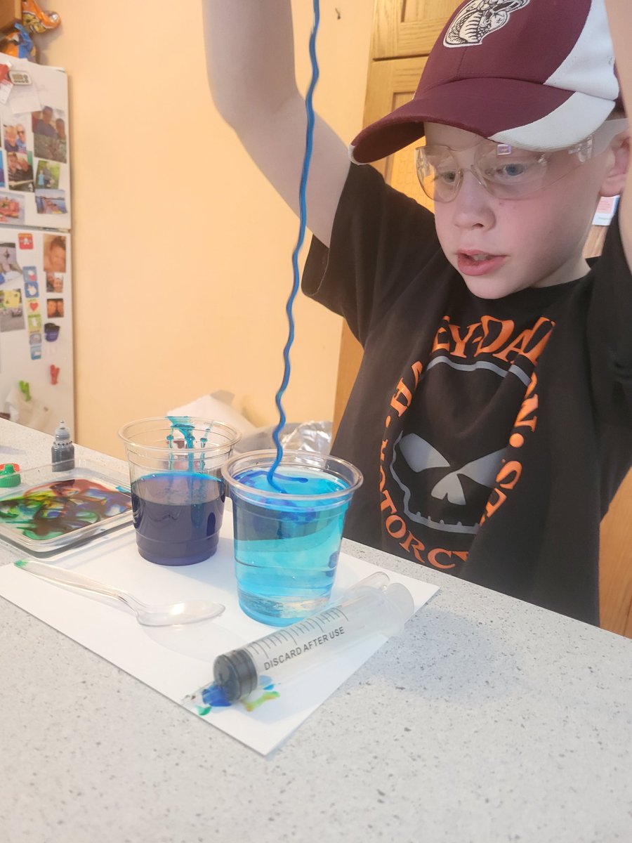 Anderson_KMES's tweet photo. Enjoying some science on our snow day! @GG_Learning #sciencekits #handsonlearning https://t.co/SYQ2B0zlZ4