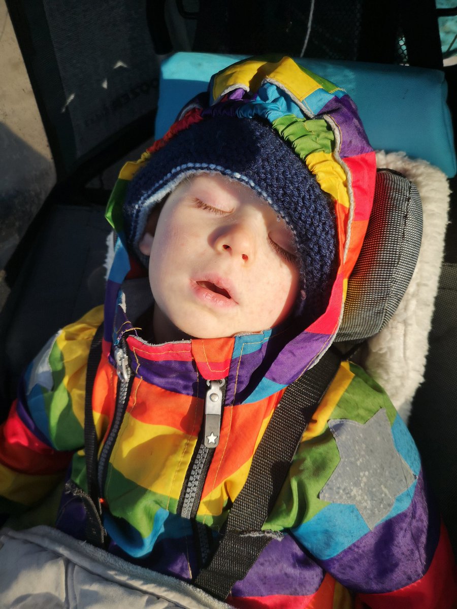 gigglesther's tweet photo. #LetsRideThroughWinter A stunning afternoon to be out finding some head space. Much needed big skies #RideTherapy. One of us had a bonus snooze and the other popped in to see their mechanic #bikelife #cycling https://t.co/fsSLgN86oq