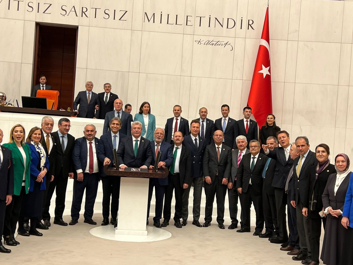 Verdiğimiz bir sözü daha yerine getirdik.
Yaklaşık 500 bin sözleşmeli personelin kadroya geçirilmesini gerçekleştirdik.
Hayırlı olsun.