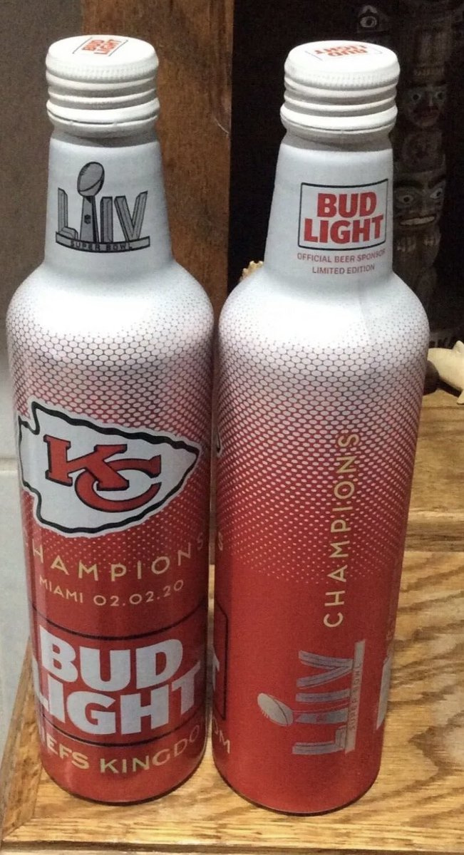 customcapart's tweet photo. @PatrickMahomes @BrittanyLynne I’m no interior decorating expert but I feel like this piece should be hanging in your house.  Would you agree?  #beercanart #ChiefsKingdom @budlight @Chiefs https://t.co/JV70msIgcm