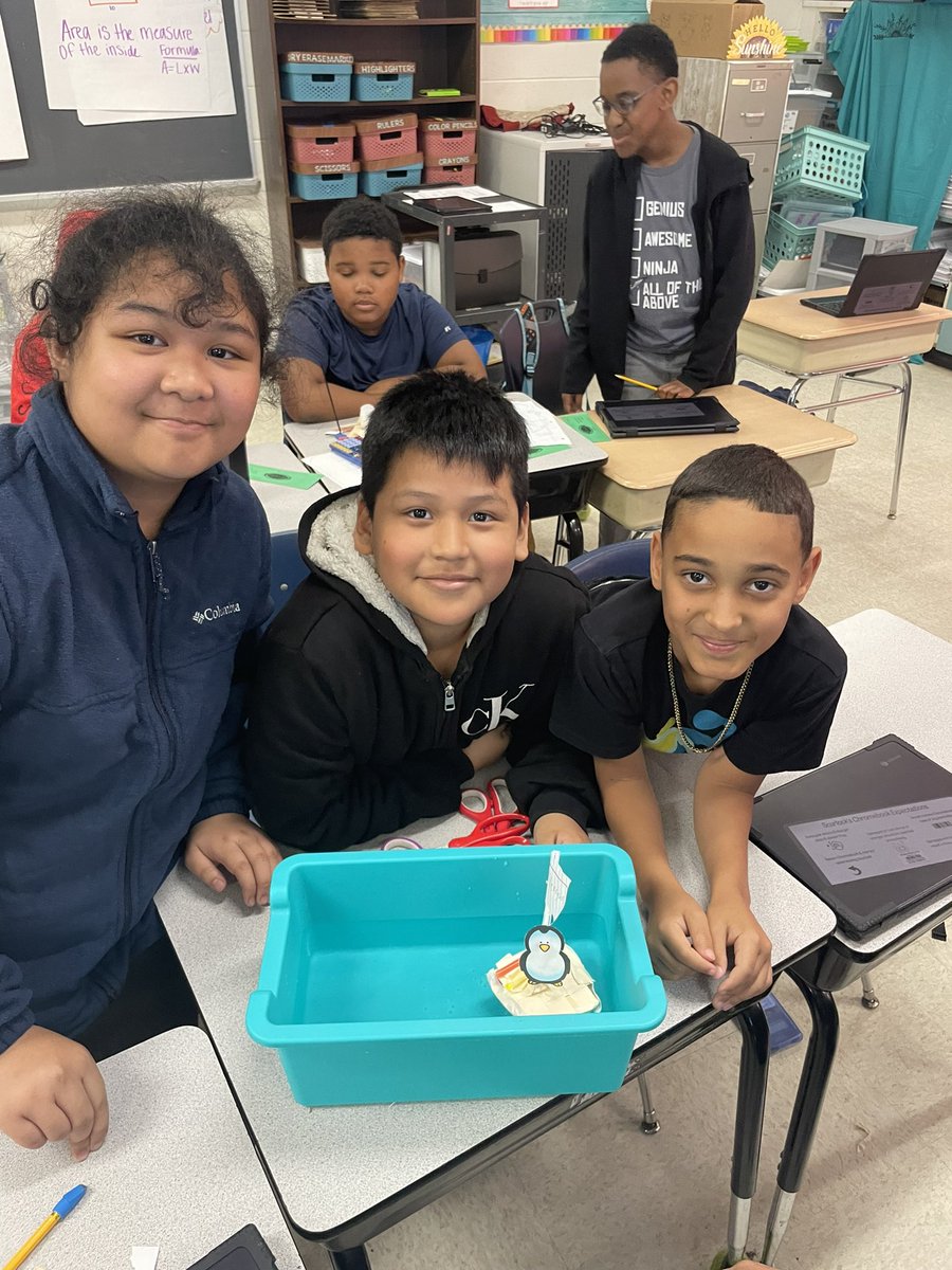 AlishaEarl89's tweet photo. Who knew building a raft for penguins could be so fun! #BearsLoveSTEM #WinterSTEM #MsEarlsClass @Scurlockbears @HokeCoSchools https://t.co/iR0HrJnR2Q