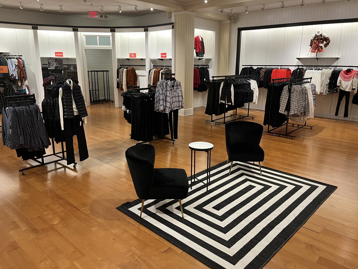 Daily Thread is NOW OPEN at East Towne!! 🛍️ 🎉 You can get one of their cozy knit blankets FREE with a $50 purchase, so check out their trendy fashion at amazing prices across from rue21!
bit.ly/3WmSFee
#Madison