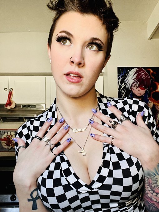 Pixar mom vibes https://t.co/xcGNj7mskl<a href="/tag/fridaythe13th"class="tags"><span>#fridaythe13th</span></a>