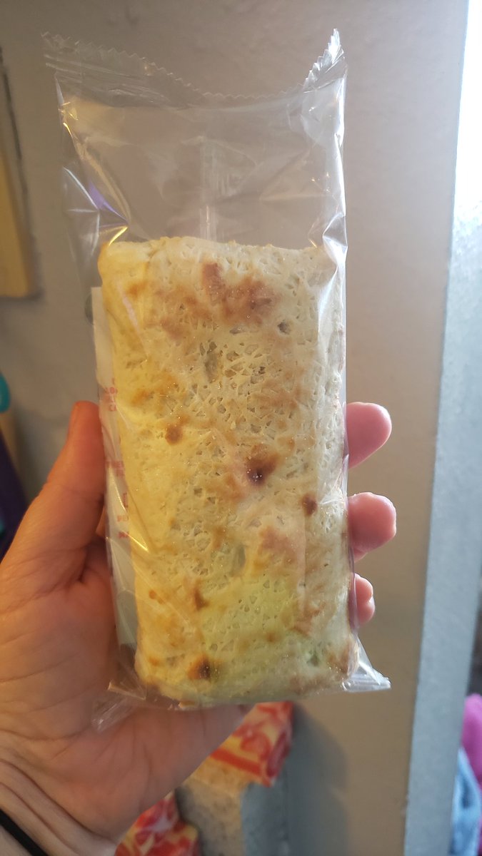 tp4_mybh's tweet photo. Gotta love it when they shrink the product but not the wrappers. Just another reason to make your own sh*t. Fuck you, @hotpockets. https://t.co/fQ97fEWWsN