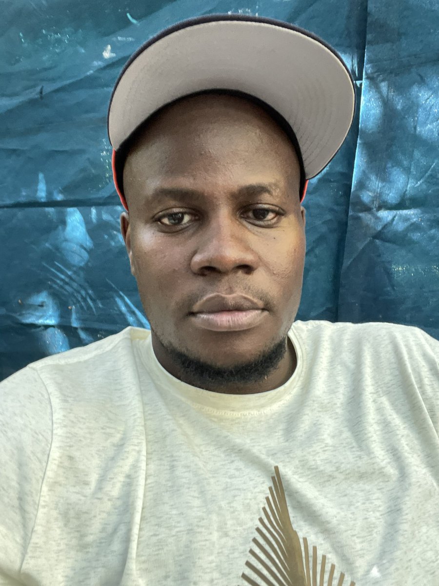 Ombeeni niendelee kubanwa na mitikasi mingine hii nayo deal nayo… maana siku nikiamua kuingia kwenye Media rasmi, many of y’all will LOSE YOUR JOBS. 

Poor questioning, no critical analysis, biased &amp; emotional takes, no objectivity, etc Jeeez 😔