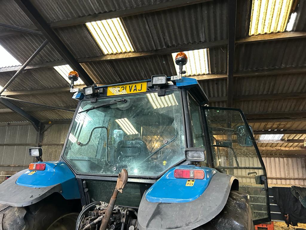 ClaphamAgricul1's tweet image. Supply and Fit 2 x new beacon lights and brackets for R&amp;amp;J Farm Services 

#ClaphamAg #Suppliedandfitted #lights #agricultural #tractorparts