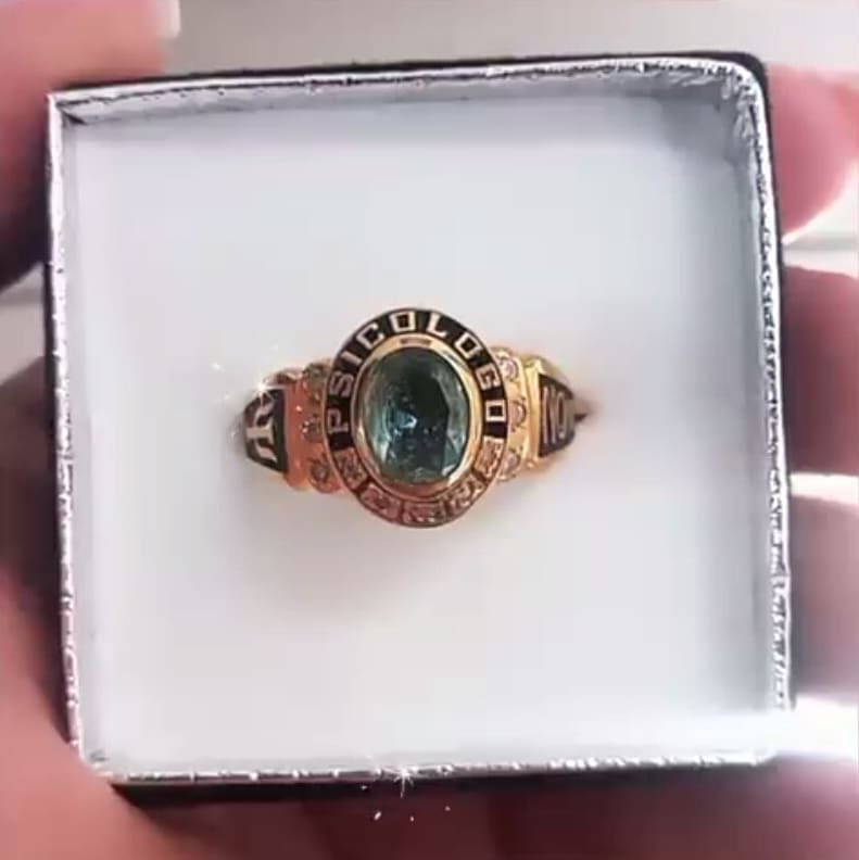 PaolaAnillos's tweet photo. Cada vez que acudes a un Psicólogo, es una ida a tu propia sanidad, a tus propias soluciones, a tu amor propio ❤️🎓✨ Son Profesionales que ayudan a Sanar #Psicologia #UCLAve #Graduacion #ActodeGrado #Graduando #Psicologo #UNY https://t.co/9hn6x7PU0H