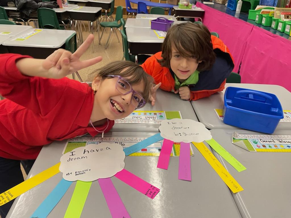 WoodsideMoves's tweet photo. Last week, students at our after-school program at the Academy of the City Charter School had activities structured around celebrating peace and equality. In celebration of MLK Day, check out how amazing these projects turned out!!

#WoodsideontheMove #Queens #AfterSchool https://t.co/ij7YVmCNpd