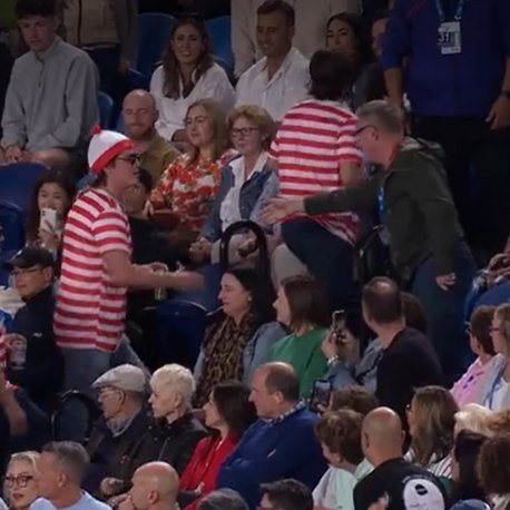 "Dude with a tournament badge goes out of his way to shake drunk hecklers' hands in appreciation."
<a href="/AustralianOpen/">#AusOpen</a>  <a href="/CraigTiley/">Craig Tiley</a> Who's that🧍‍♂️with a tournament badge? Do you support drunk mob harassment of Djokovic &amp;give out tourn.badges to people who do so?
x.com/RishabhSB1/sta…