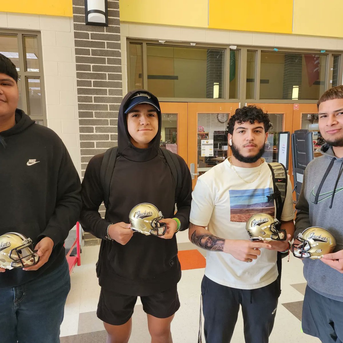 EEJacketPride's tweet photo. Delivering a belated Christmas Gift for our Seniors. Much Love & Appreciation to this group βοΈ Once a Jacket, Always a Jacket!
#BuildingNewTraditions #EEJacketPride #EEJacketFootball #Seniors2023 @vcardenas32 https://t.co/nKRjvKRcoq