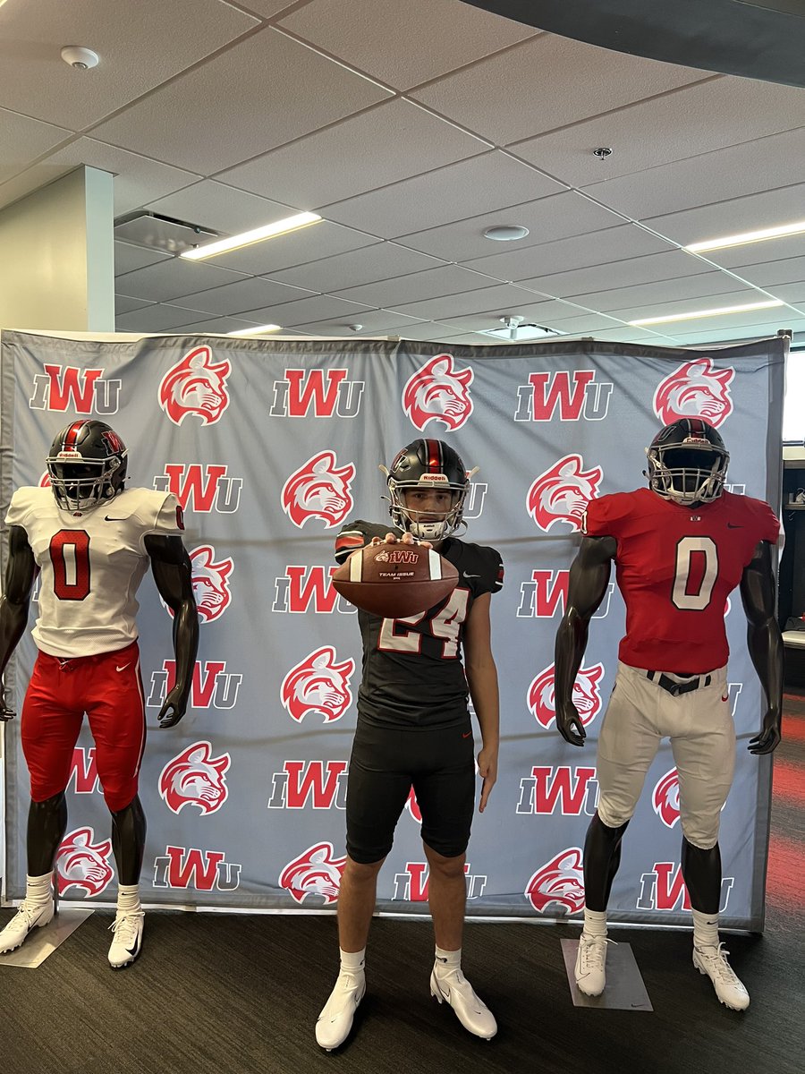 Had a great official visit to <a href="/IndWesleyan_FB/">Indiana Wesleyan FB</a>! Thank you <a href="/Coach__AT/">Austin Taylor</a> for the invite! @FourQuartersFo1 <a href="/IndyWeOutHere/">IndyWeOutHere ‼️</a> <a href="/IndianaPreps/">Indiana Preps</a> @PitViperMediaIN