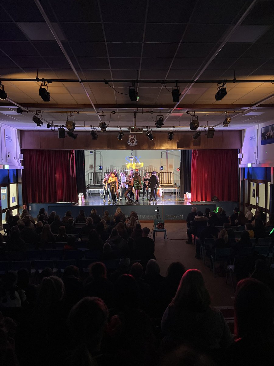 SABarlow1976's tweet photo. After 2 days of Ofsted no better way to finish the day! Wonderful school performance of Six! Absolutely blown away with the show! What a week! #shattered #saxmindset What a privilege to lead such an amazing school, staff and students ! π https://t.co/yqLoyiLFyi