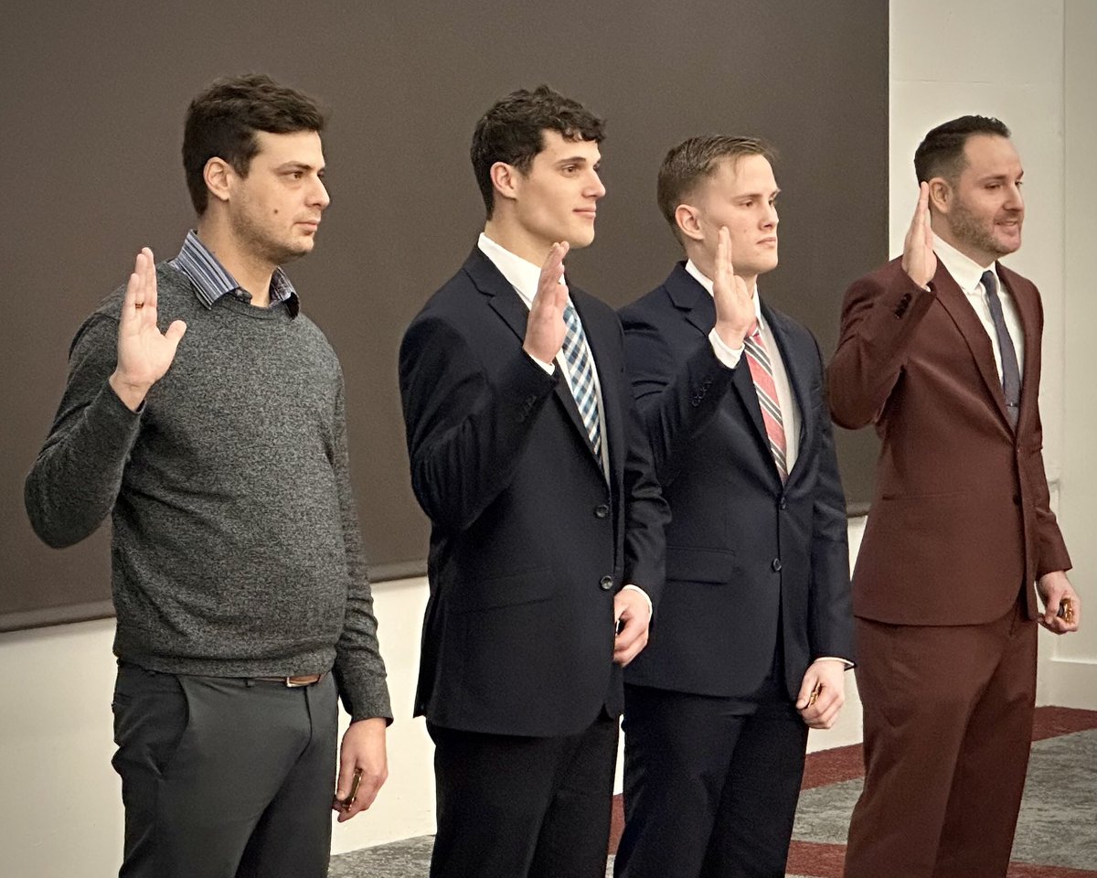 JoinPDXPolice's tweet image. Congratulations to the four new Police Officers sworn in this morning to the @PortlandPolice .
 
If you or someone you know is interested in a career with the Portland Police Bureau, visit our website:  joinportlandpolice.com