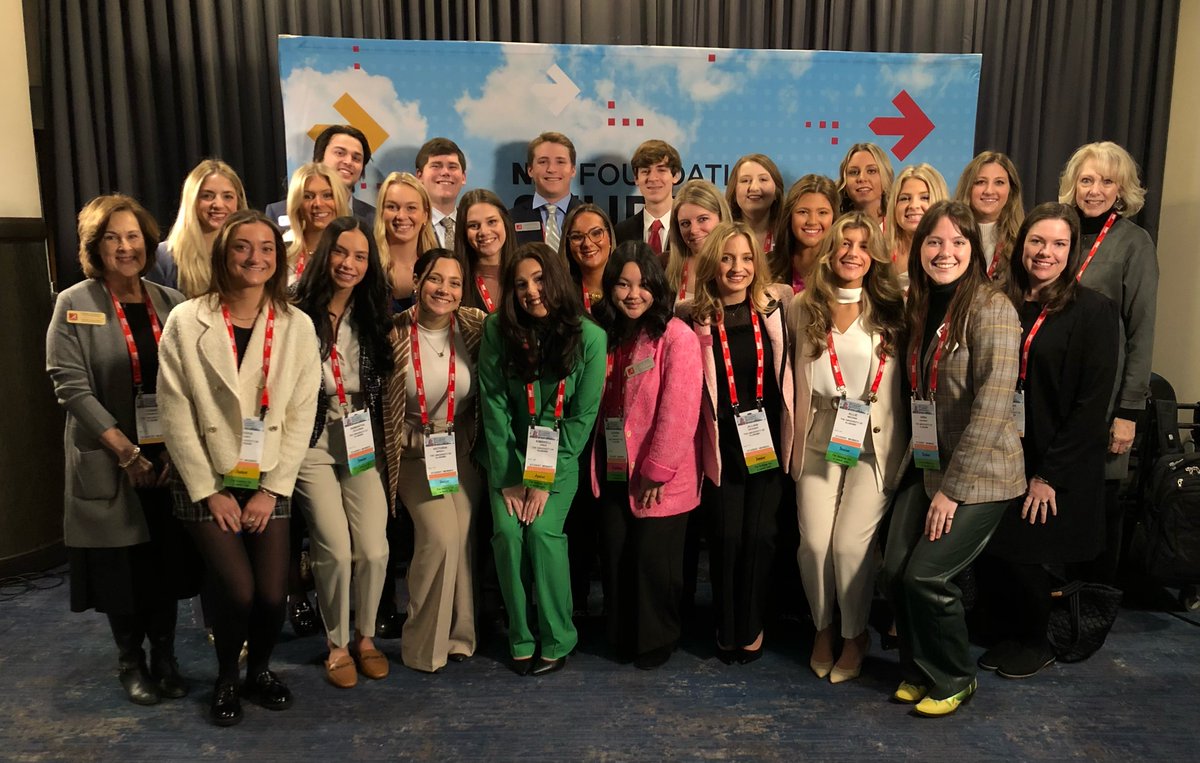 MandersonUA's tweet photo. Last week, we took a group of students to the @NRFFoundation annual conference where they met with retail leaders 👑 from across the country.

"This conference was one of the highlights of my Manderson experience" said Isabel Frassato about the opportunity.

#MandersonMatters https://t.co/oAoksiqj4i