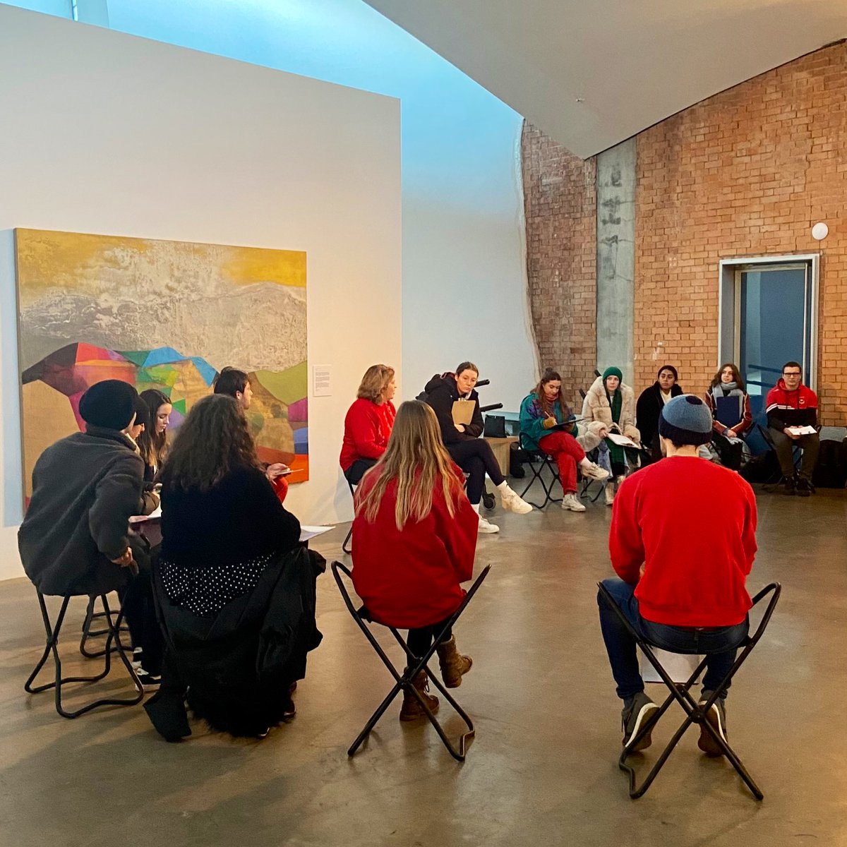 🌿 Brilliant to welcome @eoinlettice and 4th Year @uccBEES students back today as they explored our exhibitions with @avrilobrien.

💡 Lots of ideas around connecting art and visual representation to scientific enquiry!*

*Featuring bonus @TomCliment content 🌈